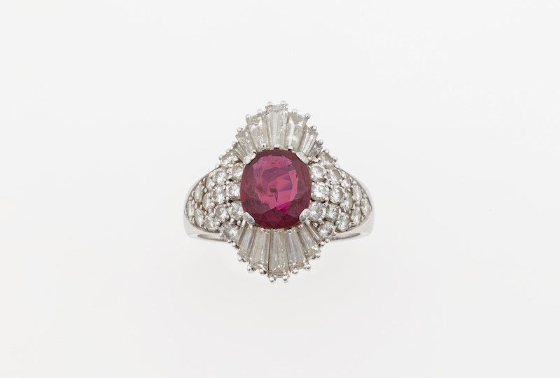 Anello con rubino, indicazioni di riscaldamento e diamanti  - Auction Jewels - Timed Auction - Cambi Casa d'Aste