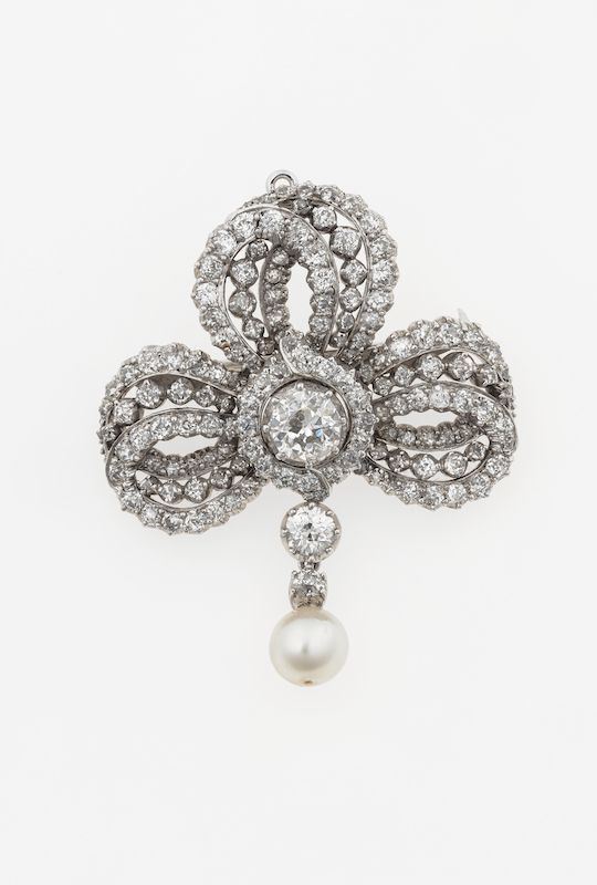 Spilla/pendente porte-bonheur con diamanti e perla