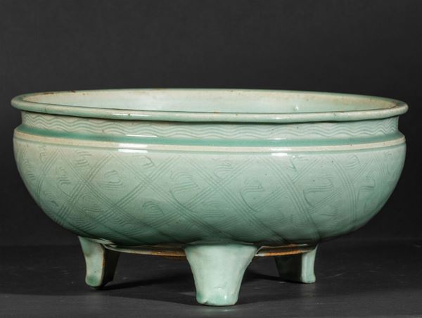 Incensiere in porcellana Celadon con decoro geometrico, Cina, Dinastia Yuan-Dinastia Ming