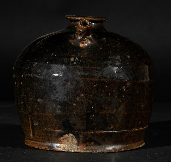 Versatoio in grÃ¨s a smalto monocromo marrone, Cina, Dinastia Qing, XVII secolo