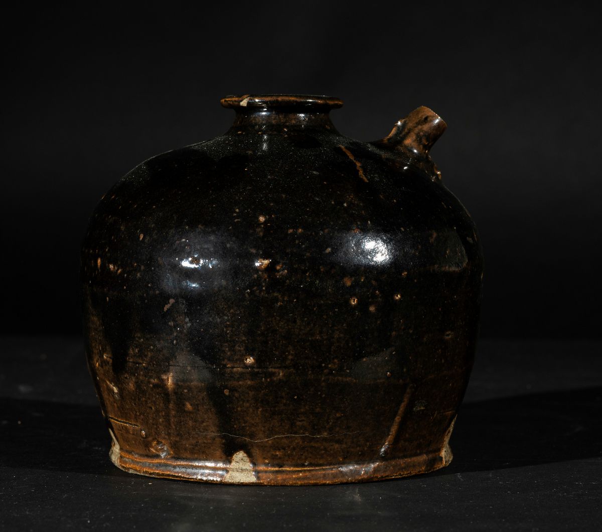 Versatoio in Grã¨s a Smalto Monocromo Marrone, Cina, Dinastia Qing, XVII Secolo