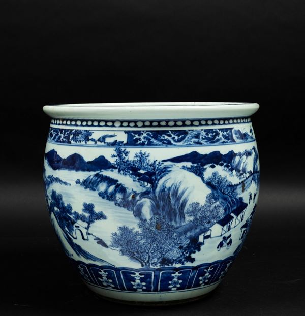 Cachepot in porcellana bianca e blu raffigurante paesaggio con personaggi e soggetti naturalistici entro riserve, Cina, Dinastia Qing, XIX secolo
