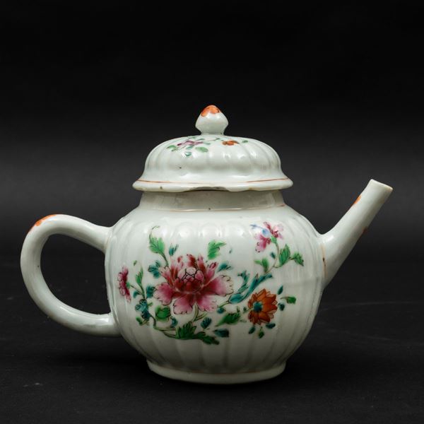A Pink Family teapot, China, Qing Dynasty
