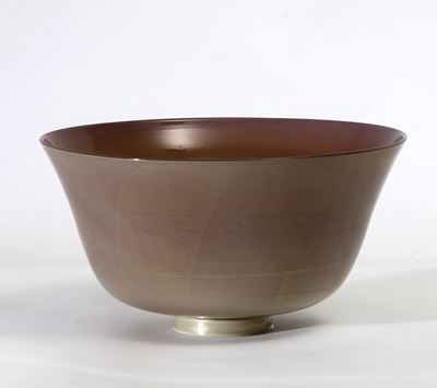 Tomaso Buzzi, Coppa in vetro “Tramonto” su piede incamiciato lattimo (Murano, 1932 ca.)