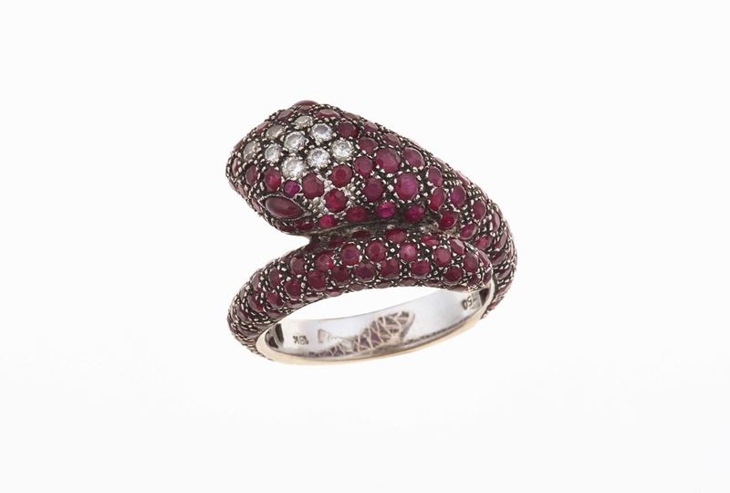 Anello serpente con pavé di paste vitree rosse e piccoli diamanti  - Auction Jewels - Time Auction - Cambi Casa d'Aste