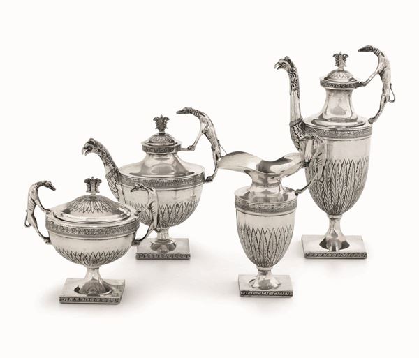 Servizio tè e caffè stile Impero in argento fuso, sbalzato e cesellato. Argenteria artistica italiana, XX secolo