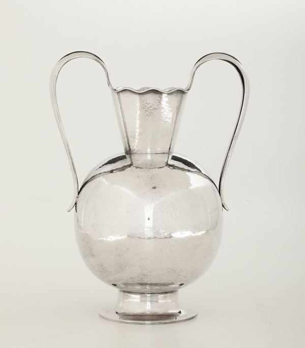 Vaso in argento. Argenteria italiana del XX secolo