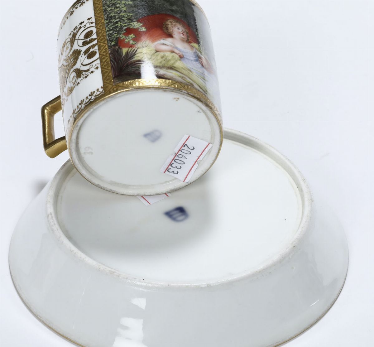 Una Tazza e un Piattino Vienna, Manifattura Imperiale, Periodo Sorgenthal, 1800-1805 Pittura dell...