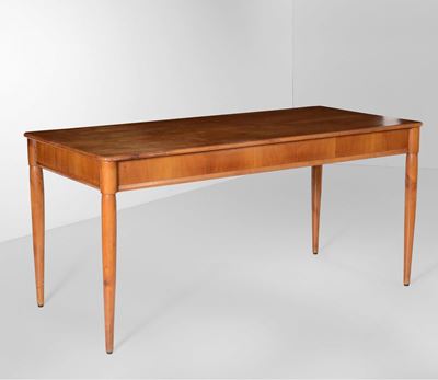 Tavolo Rettangolare con Struttura e Piano in Legno.