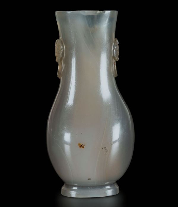 An agate vase, China, Qing Dynasty