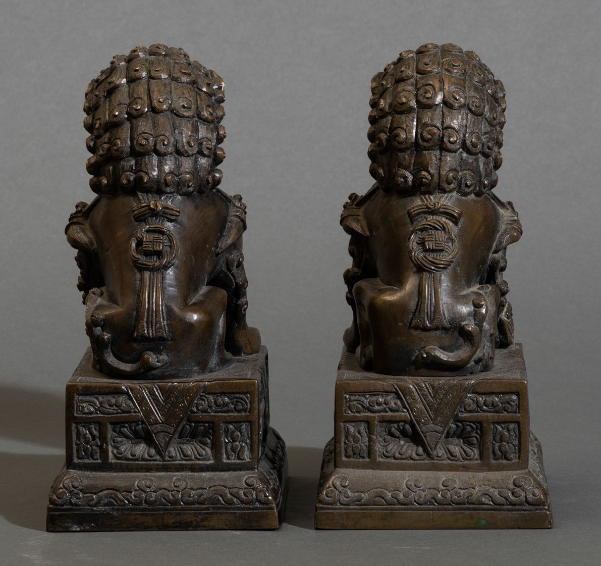 Coppia di Leoni in Bronzo, Cina, Dinastia Qing, Epoca Qianlong (1736-1796)