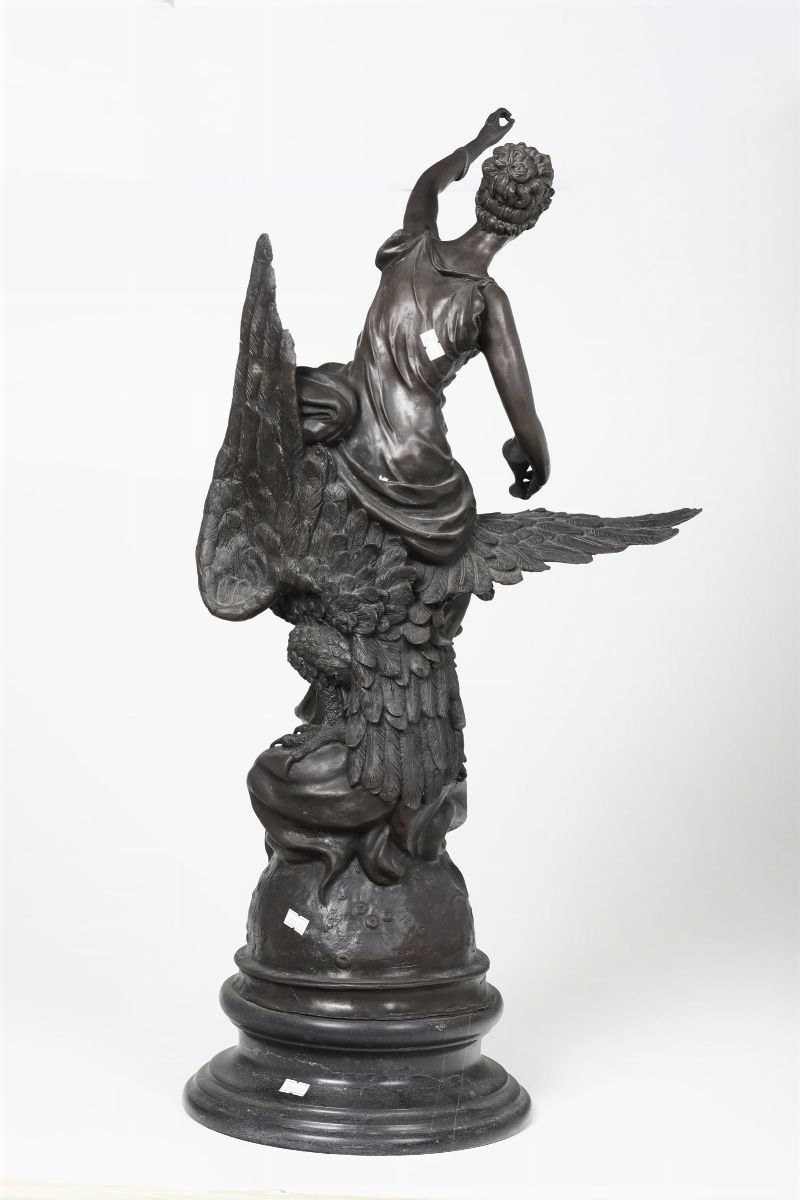 Scultura in Bronzo con Figura Femminile Seduta su Aquila, Firmata Charles