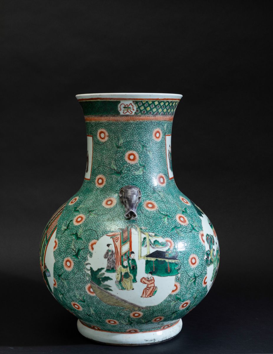 Grande Vaso in Porcellana Famiglia Verde con Scene di Vita Comune Entro Riserve, Decori Floreali ...