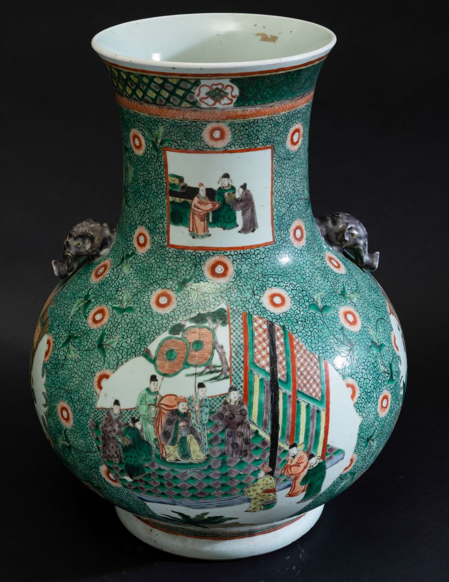 Grande Vaso in Porcellana Famiglia Verde con Scene di Vita Comune Entro Riserve, Decori Floreali ...