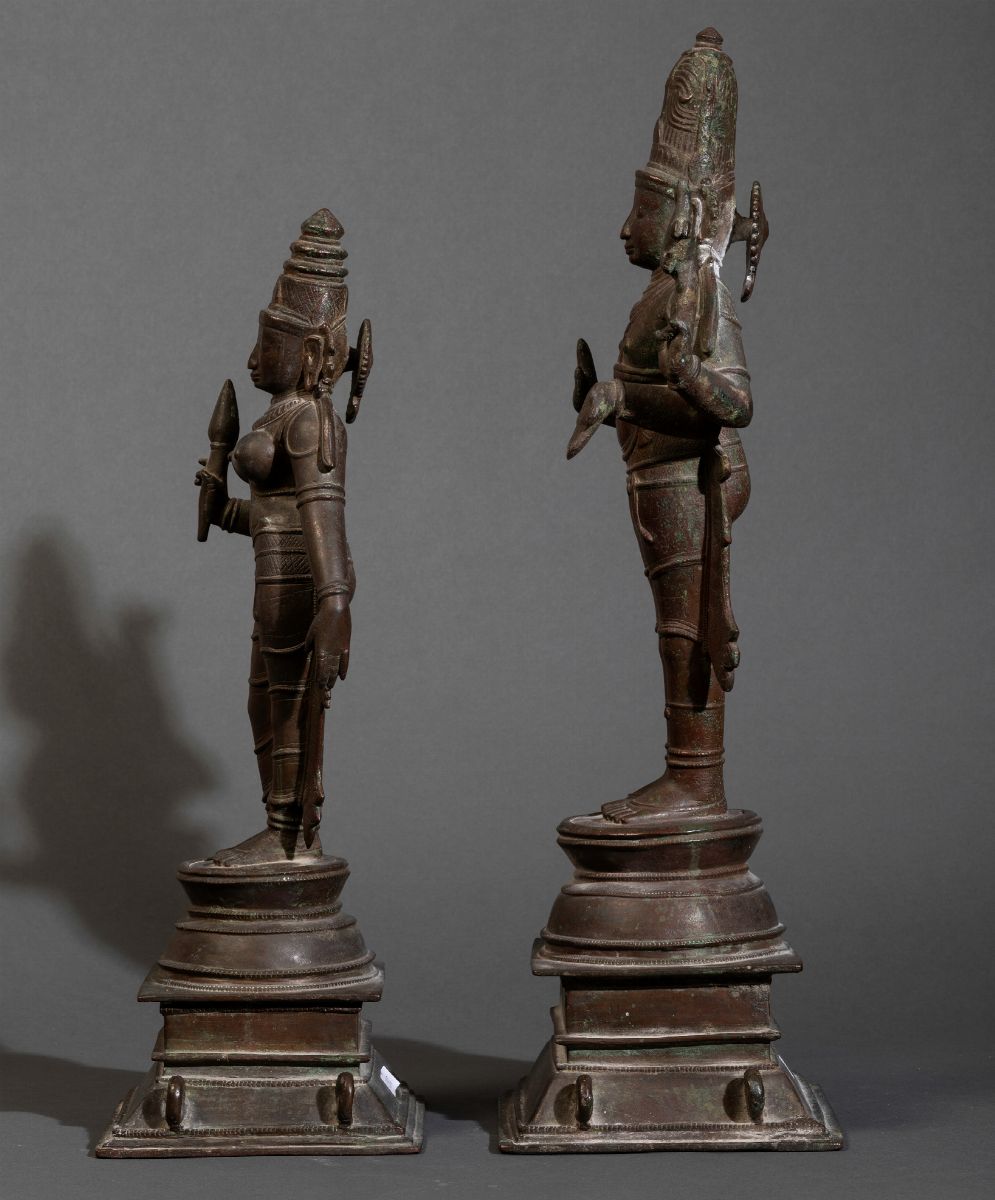 Due Sculture in Bronzo Raffiguranti Parvati e Shiva in Forma di Chandrasekhara, Sud India, Dinast...