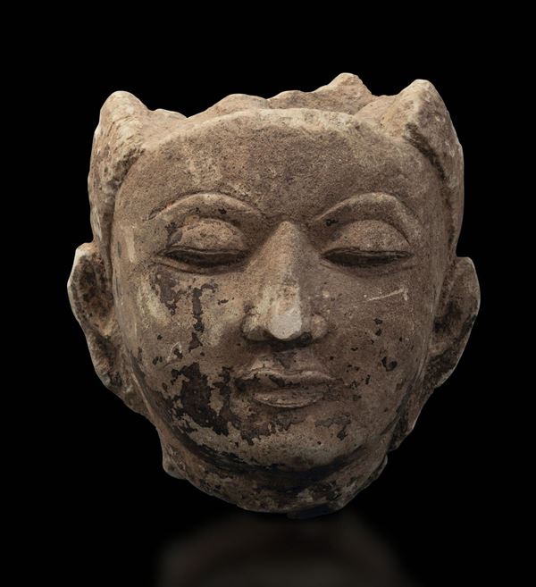 Frammento di testa in pietra con tracce di policromia, Cina, Dinastia Sui, V-VI secolo