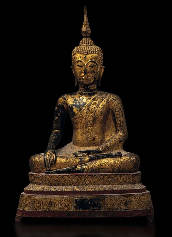 Grande Buddha Sakyamuni seduto su doppio fiore di loto in bronzo dorato, Thailandia, inizio XIX secolo
