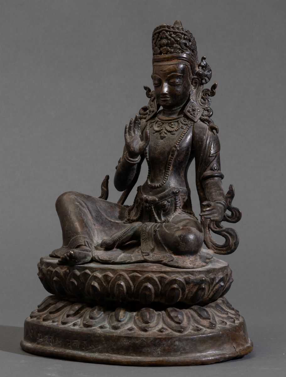 Figura di Amitaya Seduta su Doppio Fiore di Loto in Bronzo, Area Ovest del Tibet, XVI-XVII Secolo
