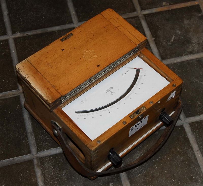 Voltmetro con cassa in legno  - Asta Antiquariato, Argenti e Dipinti Antichi - Cambi Casa d'Aste