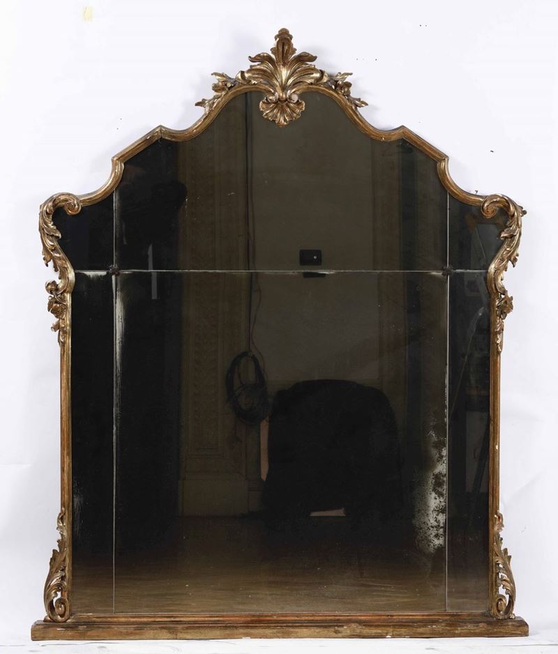 Specchiera in stile in legno intagliato e dorato  - Asta Antiquariato II - Asta a Tempo - Cambi Casa d'Aste