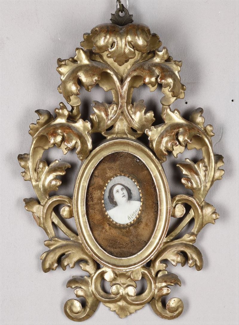 Miniatura con ritratto femminile entro cornice in legno intagliato e dorato  - Asta Antiquariato III - Asta a Tempo - Cambi Casa d'Aste