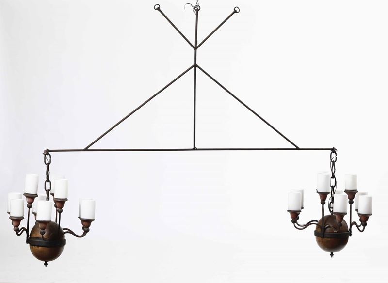 Struttura in metallo con due lampadari in legno a nove luci in stile olandese  - Asta Antiquariato | Cambi Time - Cambi Casa d'Aste