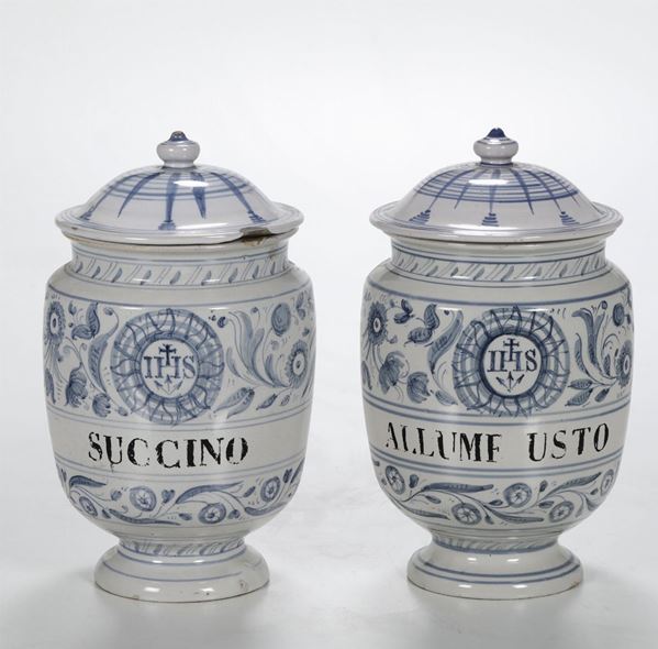 Coppia di albarelli e due coperchi Italia, XX secolo