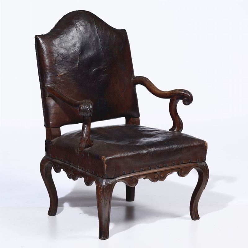 Poltrona Luigi XV in legno intagliato e pelle, XVIII secolo  - Auction Antiques II - Timed Auction - Cambi Casa d'Aste