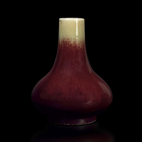 Vaso in porcellana monocroma color sangue di bue, Cina, Dinastia Qing, epoca Guangxu (1875-1908)