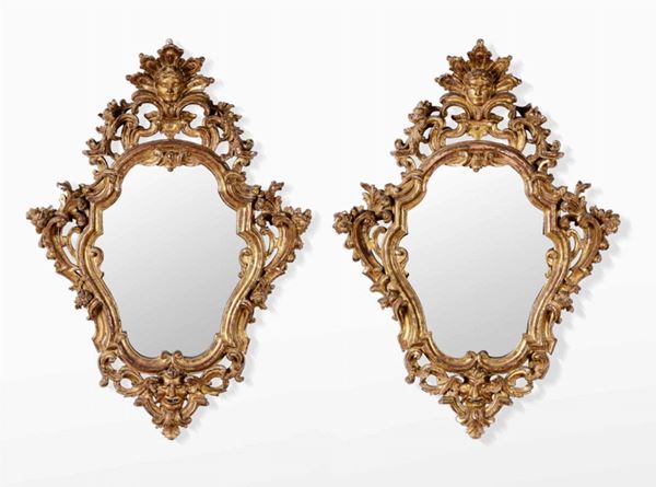 Coppia di specchierine in legno intagliato e dorato. Italia centrale, XVIII secolo
