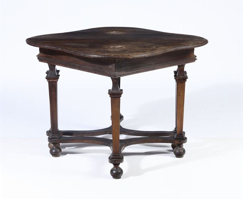 Coppia di tavoli da parete in noce. Italia centrale, XVIII secolo.  - Auction Antiques III - Timed Auction - Cambi Casa d'Aste