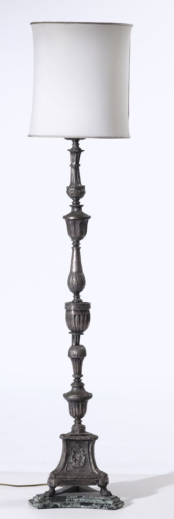 Torciera in metallo argentato. Italia centrale, XIX secolo