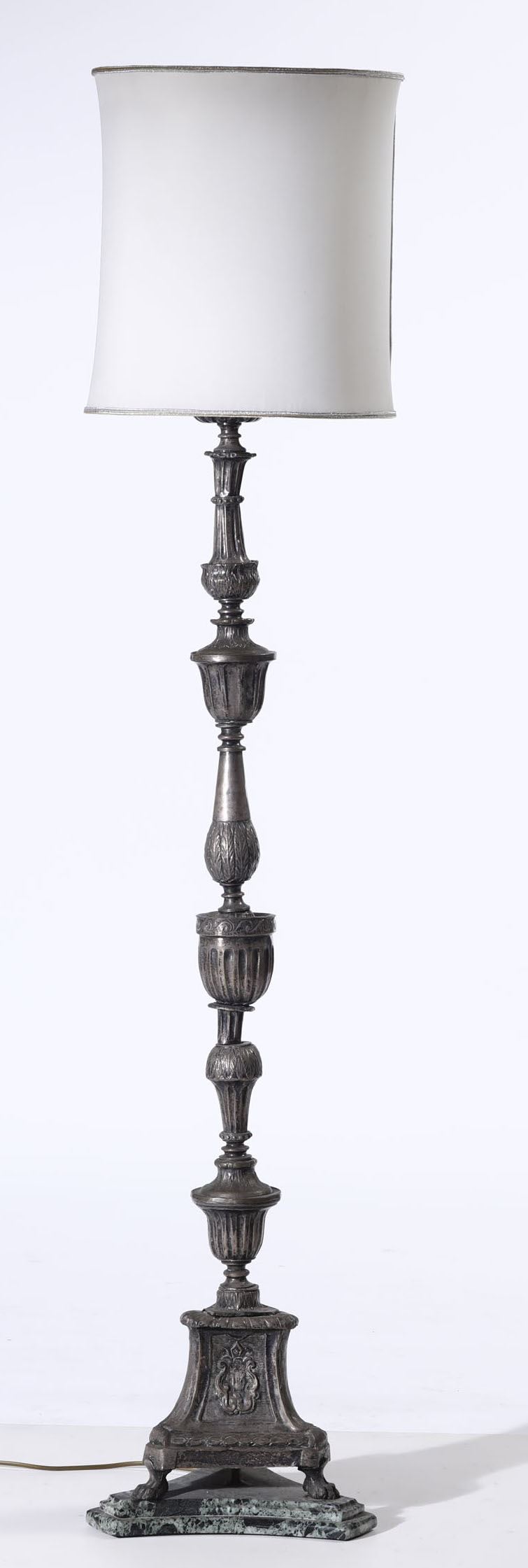 Torciera in metallo argentato. Italia centrale, XIX secolo  - Asta Antiquariato Aprile - Cambi Casa d'Aste