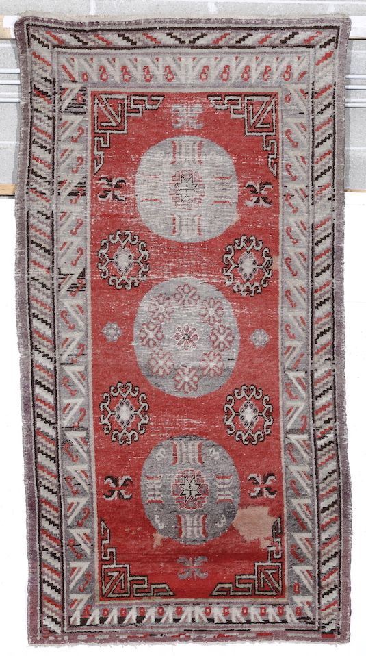 Tappeto Khotan, Est Turkestan inizio XX secolo  - Auction Carpets - Time Auction - Cambi Casa d'Aste