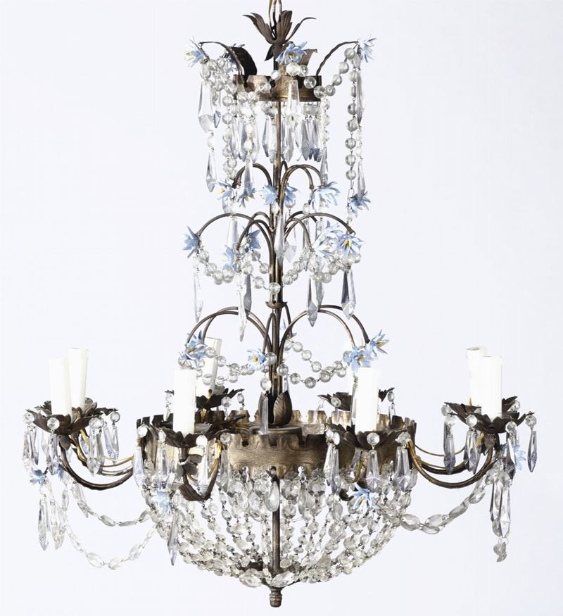 Lampadario a otto luci in metallo e cristalli, XIX secolo  - Asta Antiquariato II - Asta a Tempo - Cambi Casa d'Aste