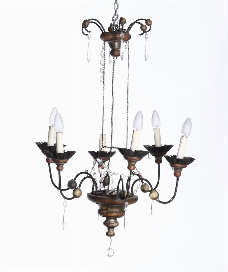 Piccolo lampadario a sei luci con struttura in legno dipinto e cristalli, XIX secolo  - Auction Antiques II - Timed Auction - Cambi Casa d'Aste
