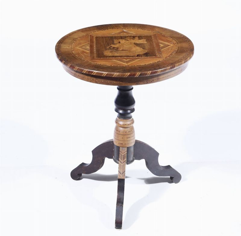 Tavolino impiallacciato ed intarsiato, XIX secolo  - Asta Antiquariato III - Asta a Tempo - Cambi Casa d'Aste