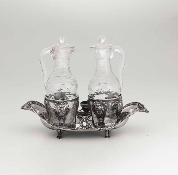 Oliera in argento fuso, sbalzato e cesellato con ampolle in vetro molato.  Francia (Parigi?) ultimo quarto del XVIII secolo,Argentiere Jean-Charles Duchesne