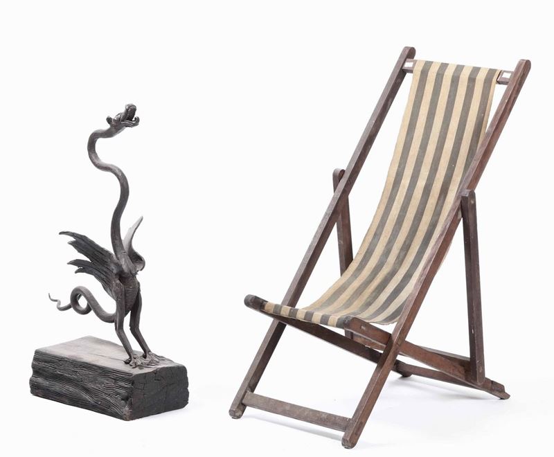 Lotto composto da piccola sdraio in legno e scultura in ferro  - Auction Antiques II - Timed Auction - Cambi Casa d'Aste