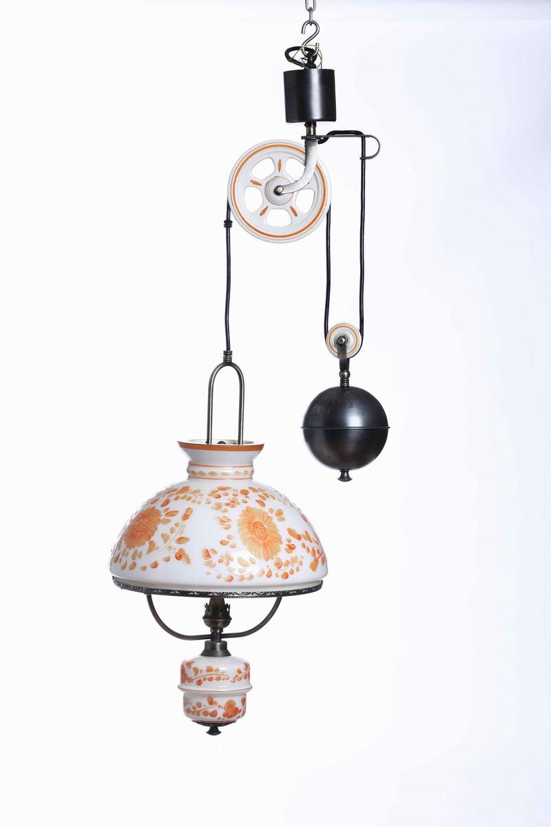 Lampadario con movimento saliscendi in metallo e vetro.  - Auction Twentieth-century furnishings | Time Auction - Cambi Casa d'Aste