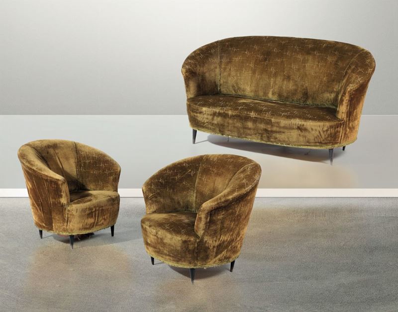 Salotto composto da un divano e due poltrone. Struttura in legno e rivestimenti in velluto.  - Auction Design Lab - Cambi Casa d'Aste