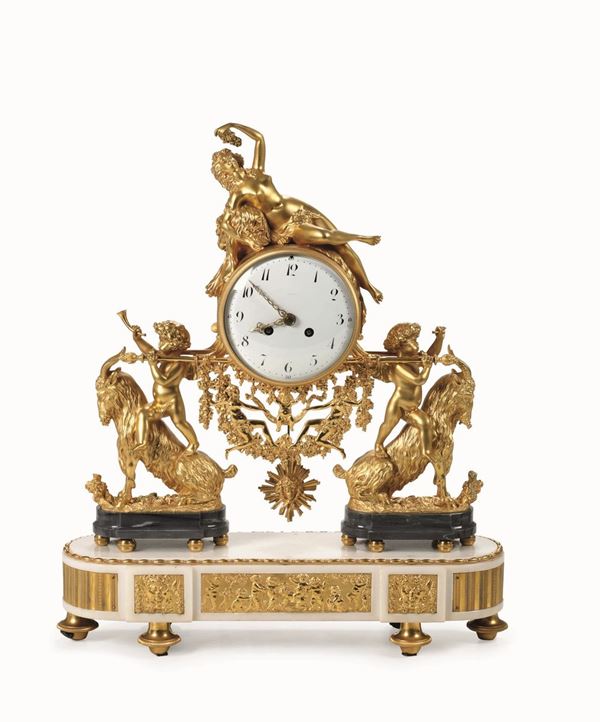 Pendola da tavolo in bronzo dorato, marmo bianco e marmo grigio, Francia XIX-XX secolo