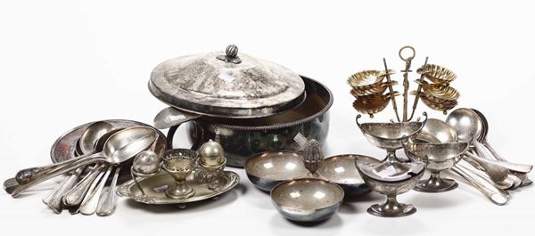 Lotto di oggetti in argento e metallo argentato