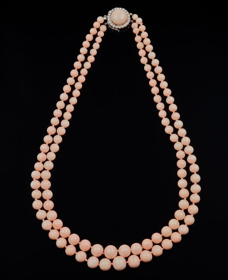 Collana composta da due fili di corallo rosa  - Auction Jewels and Corals | Time Auction - Cambi Casa d'Aste
