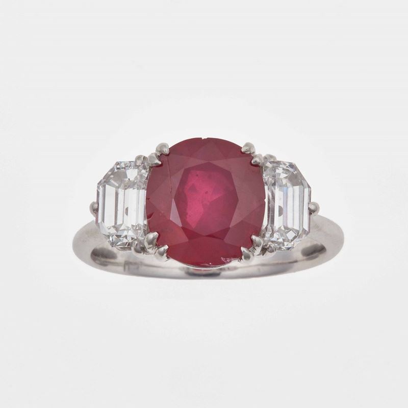 Anello con rubino Burma di ct 4.34 circa. Nessuna indicazione di riscaldamento  - Auction Fine Jewels - Cambi Casa d'Aste