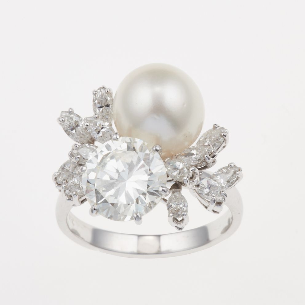 Anello con Diamante Taglio Brillante di Ct 2.90 e Perla Coltivata