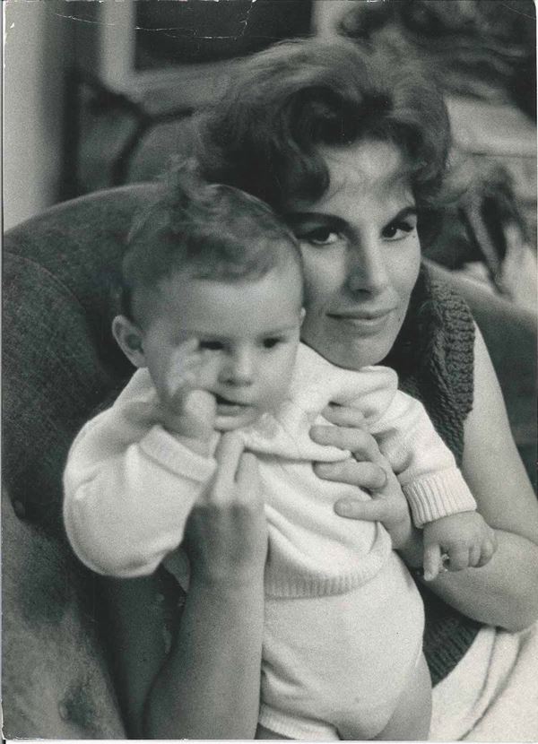 Ornella Vanoni festeggia il primo compleanno del figlio Cristiano, Milano, 29 Novembre 1963