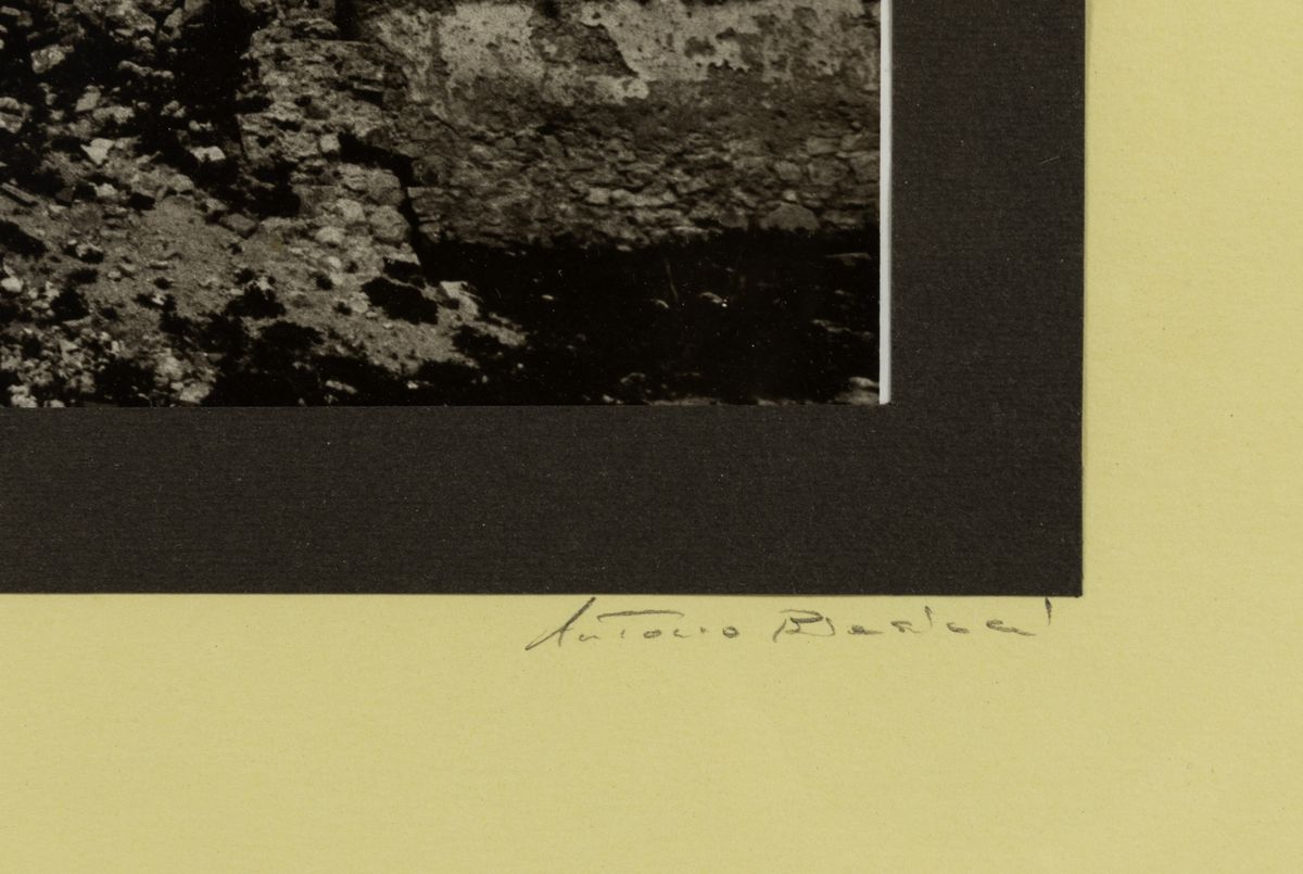 Antonio Biasiucci (1961)senza Titolo (case), dalla Serie Dove Non È Mai Sera