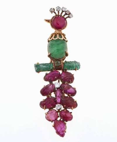 J. Lacloche, Paris - Cannes. Clip/pendente con Smeraldi e Rubini Taglio Cabochon e Diamanti