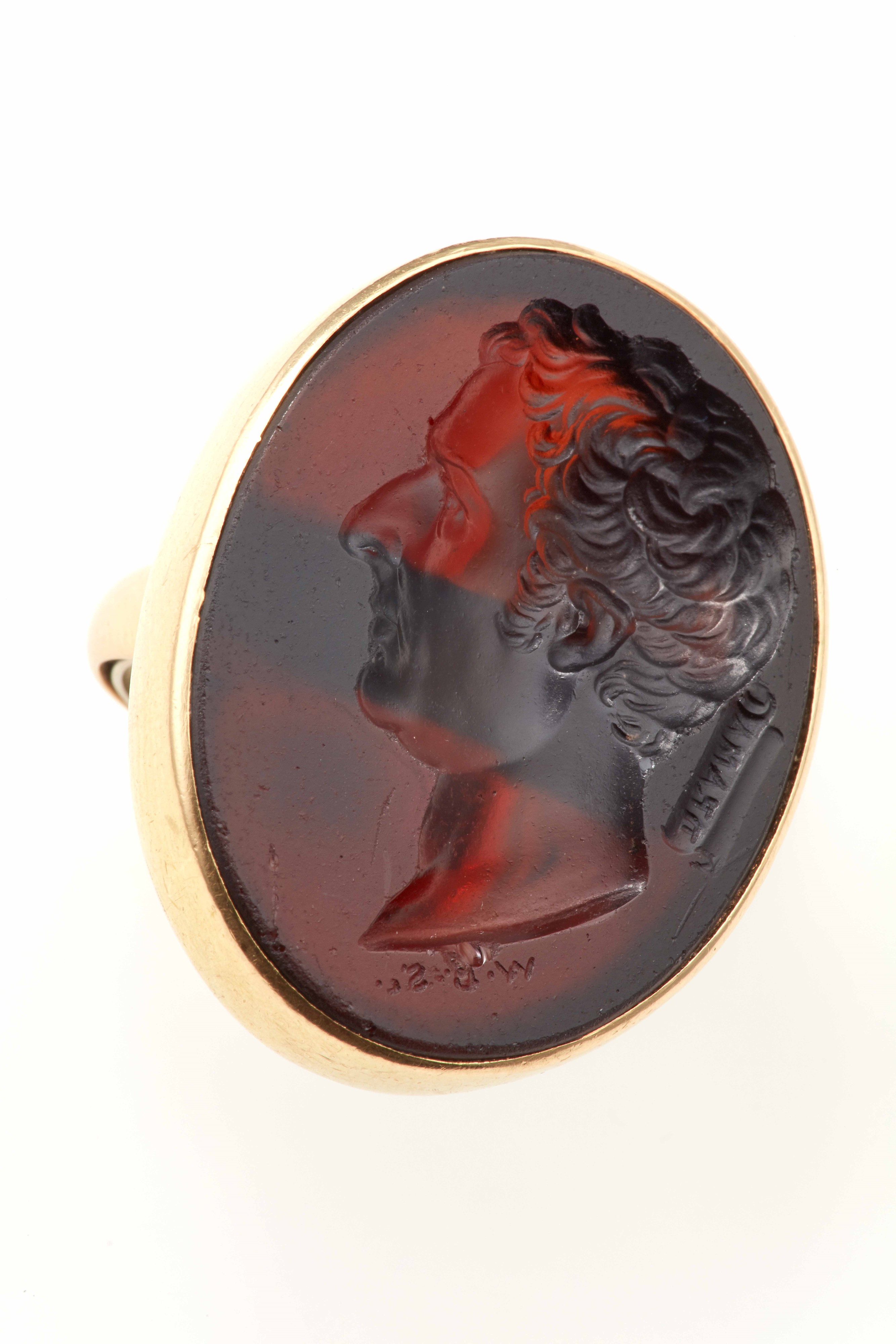 Anello con incisione in vetro, montatura in oro giallo 750/1000
